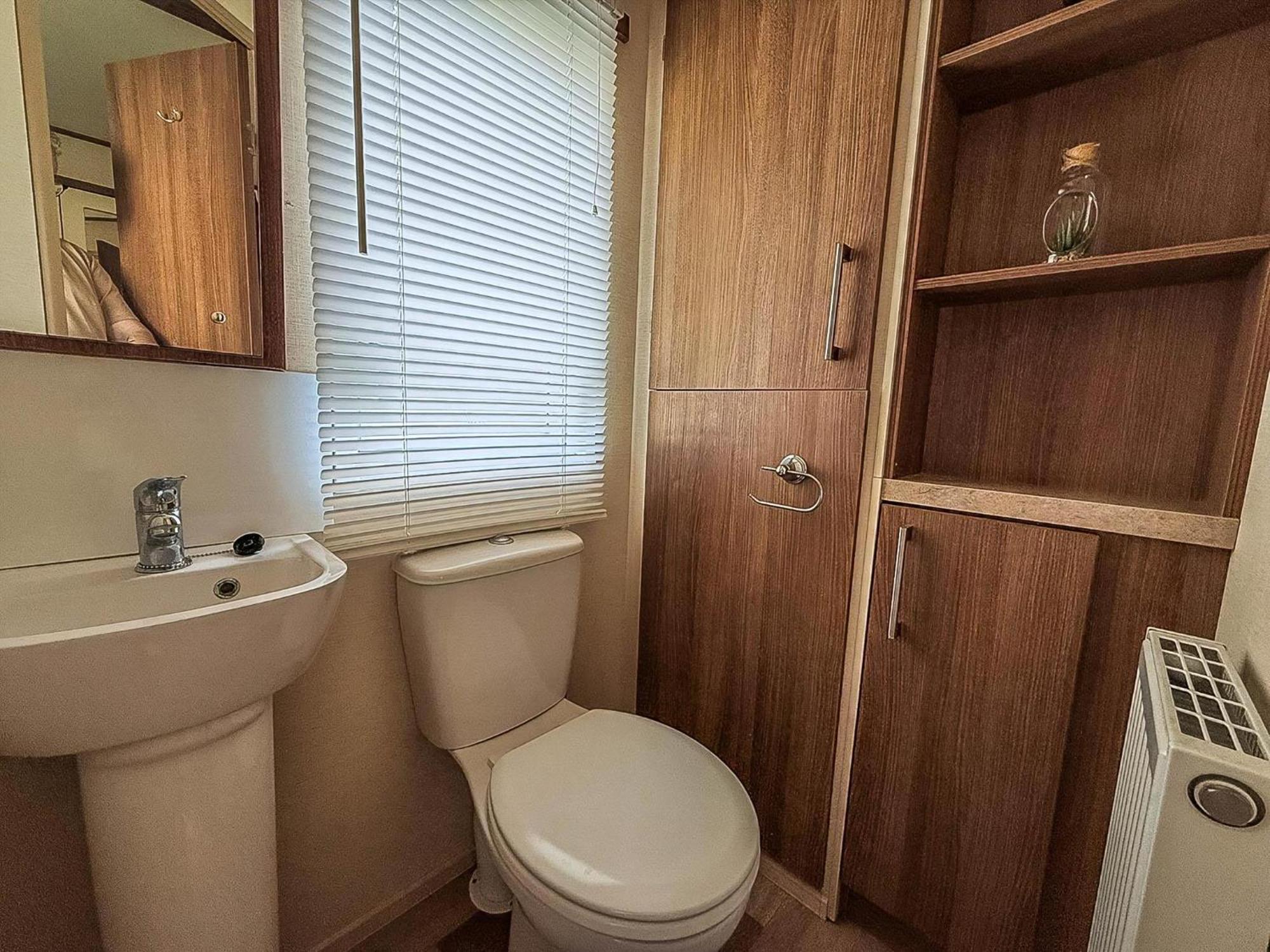 Gorgeous 6 Berth Caravan With Decking And Wi-Fi At Broadland Sands Ref 20377Bs Hopton on Sea Exterior foto