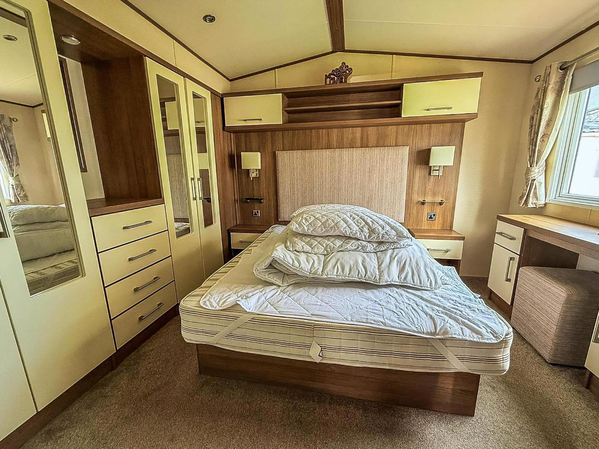 Gorgeous 6 Berth Caravan With Decking And Wi-Fi At Broadland Sands Ref 20377Bs Hopton on Sea Exterior foto