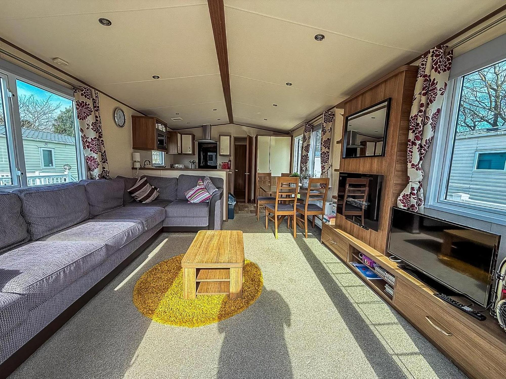 Gorgeous 6 Berth Caravan With Decking And Wi-Fi At Broadland Sands Ref 20377Bs Hopton on Sea Exterior foto